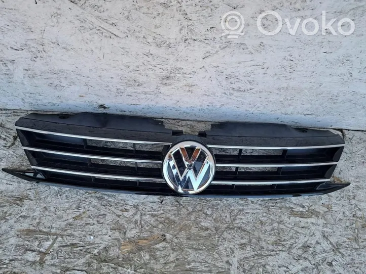 Volkswagen Jetta VI Maskownica / Grill / Atrapa górna chłodnicy 5C6853655F