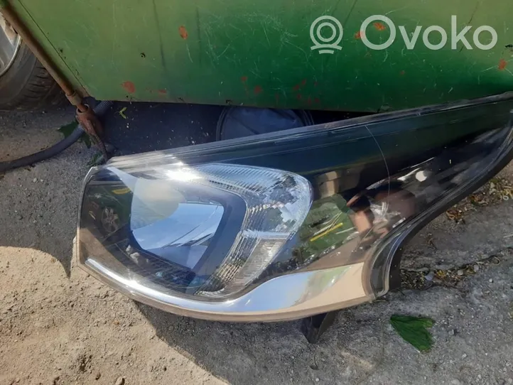 Renault Trafic III (X82) Phare frontale 260606315R