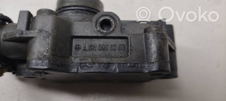 Mercedes-Benz Vaneo W414 Polttoaineen ruiskutuksen suurpainepumppu A6110900350