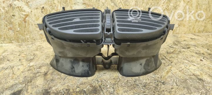 Citroen C5 Centrinės oro grotelės 963261727A