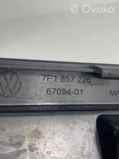 Volkswagen Touareg II Moldura del panel (Usadas) 7P1857226