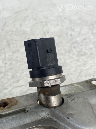 Volkswagen Golf V Tuyau de conduite principale de carburant 06F133317L