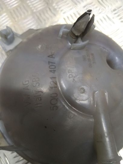 Audi A3 S3 8V Vase d'expansion / bouchon de réservoir de liquide de refroidissement 5Q0121407A