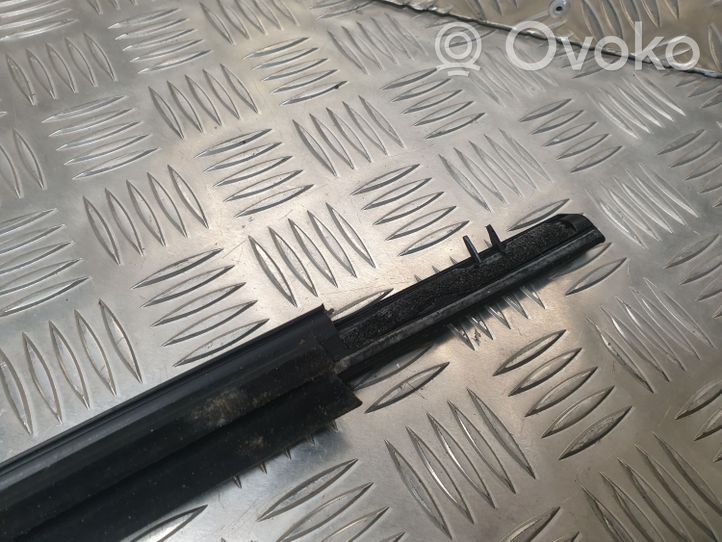 Mazda CX-3 Rivestimento modanatura del vetro della portiera anteriore 1609290845