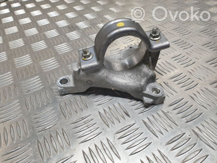 Mazda CX-3 Staffa del cuscinetto di supporto dell’albero di trasmissione 161006