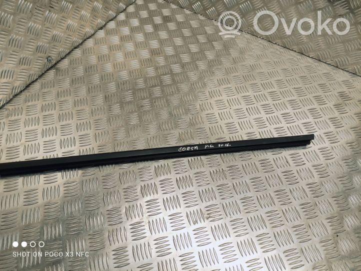 Opel Corsa E Priekinių durų stiklo apdaila 13188958