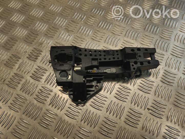 Audi A1 Front door exterior handle/bracket 8T0837886B