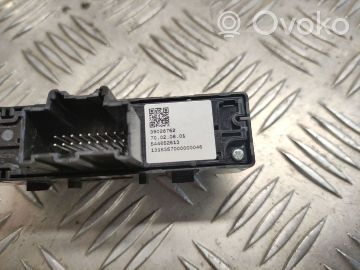 Opel Astra K A set of switches 39028752