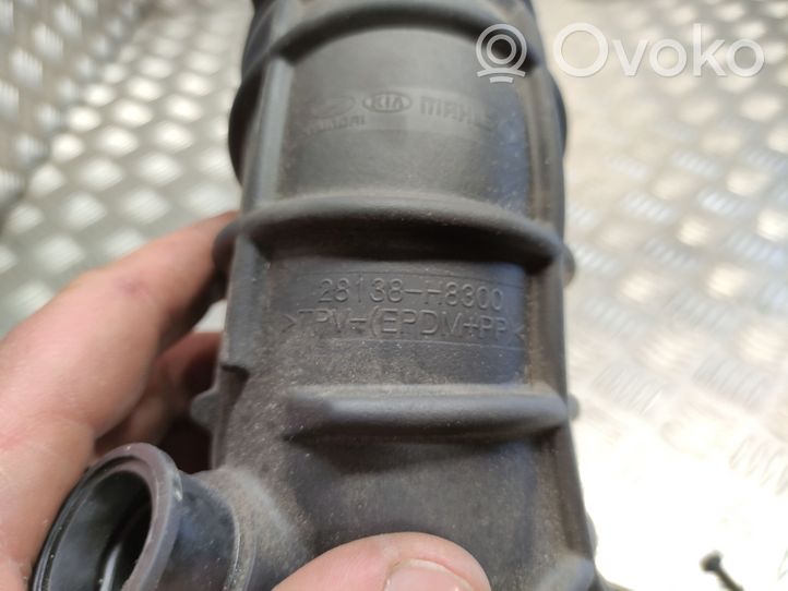 KIA Rio Parte del condotto di aspirazione dell'aria 28138H8300