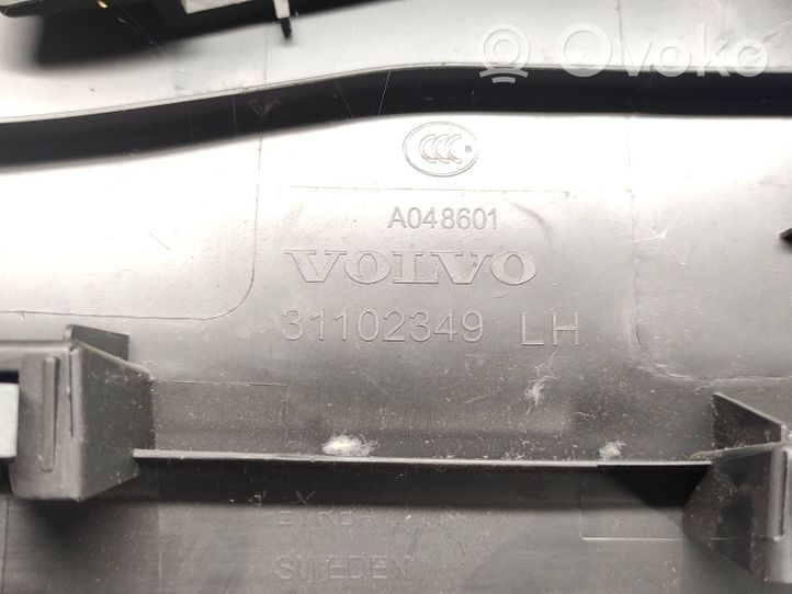 Volvo V40 B-pilarin verhoilu (yläosa) 31307224