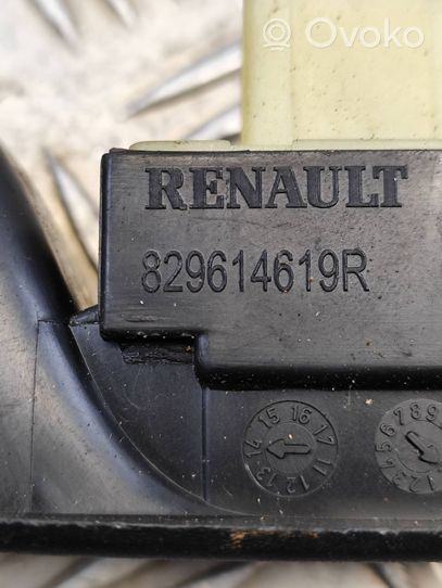 Renault Captur Ramka przycisków otwierania szyby drzwi przednich 829614619R