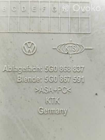 Volkswagen Golf VII Priekinių vietų apšvietimo žibintas 5G0867591