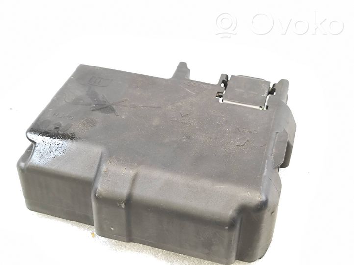 Opel Meriva B Fuse box cover 525230582