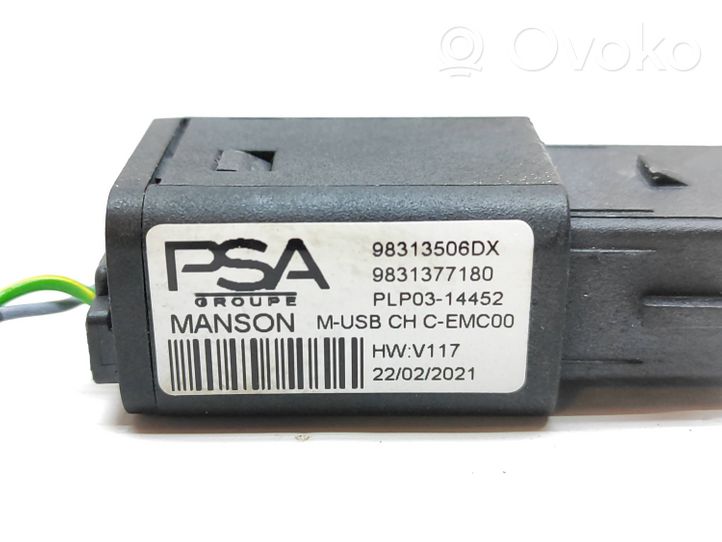 Peugeot 208 Connettore plug in USB 98313506DX