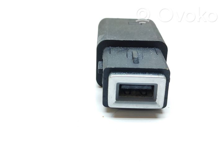 Peugeot 208 Connettore plug in USB 9824334377