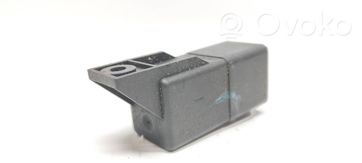 Chevrolet Cruze Glow plug pre-heat relay 0281003041