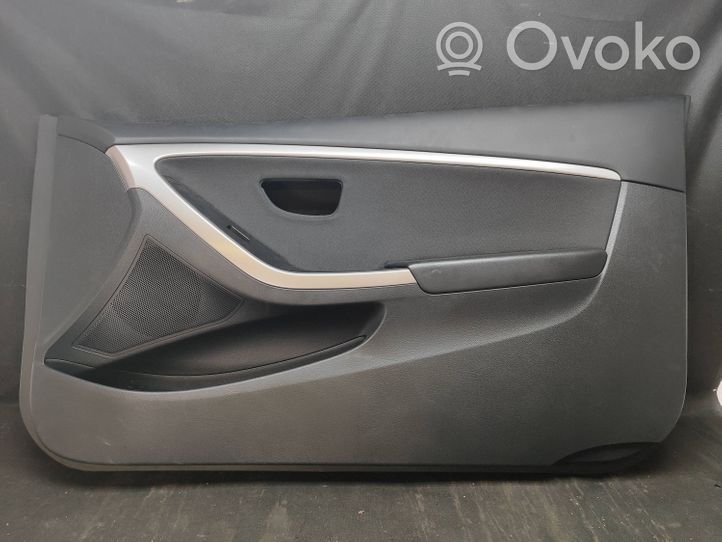 Hyundai i30 Apmušimas priekinių durų (obšifke) 82360A6700