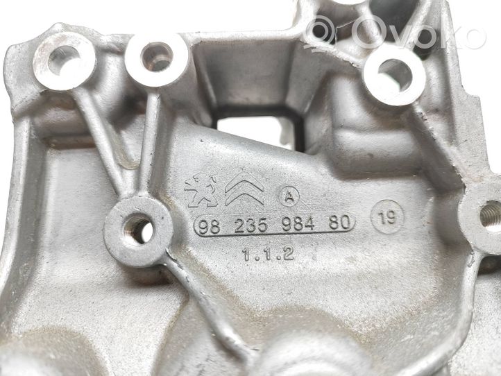 Peugeot 3008 II Staffa di montaggio del compressore dell’A/C 9823598480