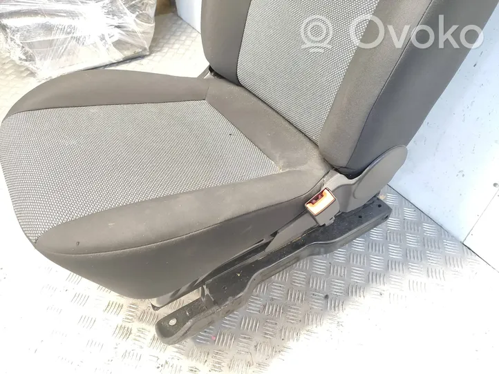 Fiat Doblo Etumatkustajan istuin 