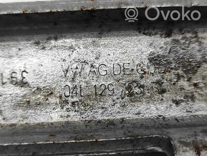 Audi Q3 8U Autres pièces compartiment moteur 04L129923