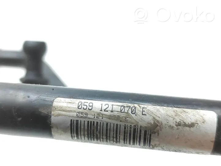 Audi A4 S4 B8 8K Tubo flessibile del liquido di raffreddamento del motore 059121027E