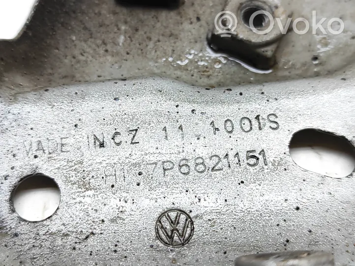 Volkswagen Touareg II Supporto di montaggio del parafango 7P6821151