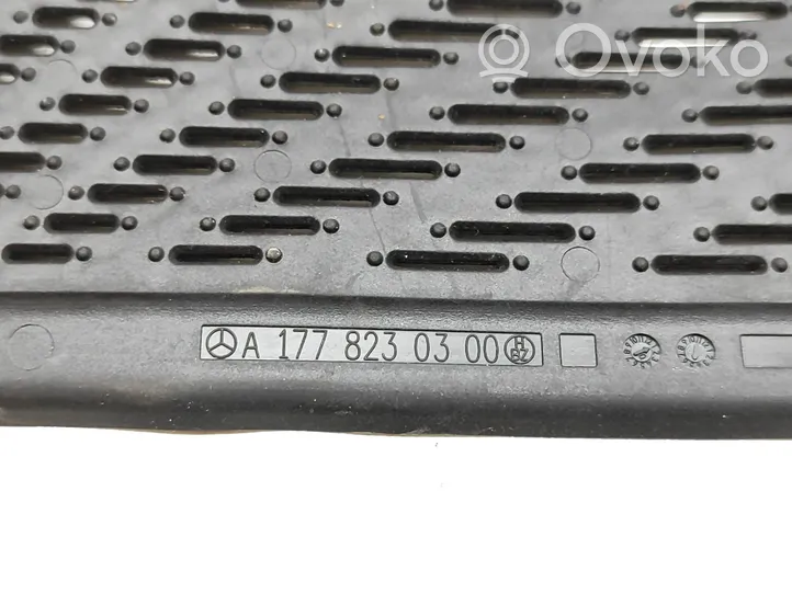 Mercedes-Benz A W177 Panelės stalčiuko/lentinėlės paklotėlis A1778230300