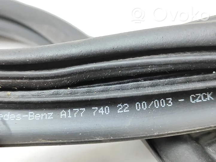 Mercedes-Benz A W177 Apdares gumija (virsbūvē) A1777402200