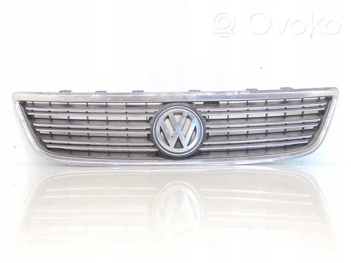 Volkswagen Phaeton Etupuskurin ylempi jäähdytinsäleikkö 3D0853651
