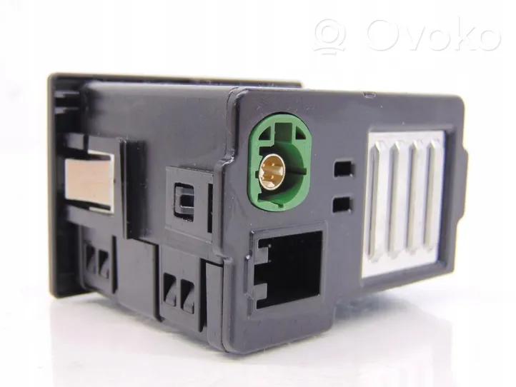 Audi A6 S6 C7 4G Connettore plug in AUX 4G0035736