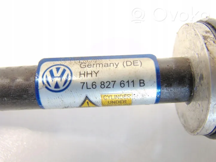 Volkswagen Touareg III Puntone del portellone posteriore 7L6827611B