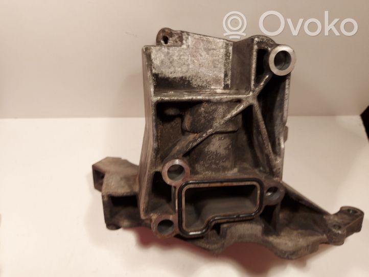 Volkswagen Touareg I Power steering pump mounting bracket 059145169AA