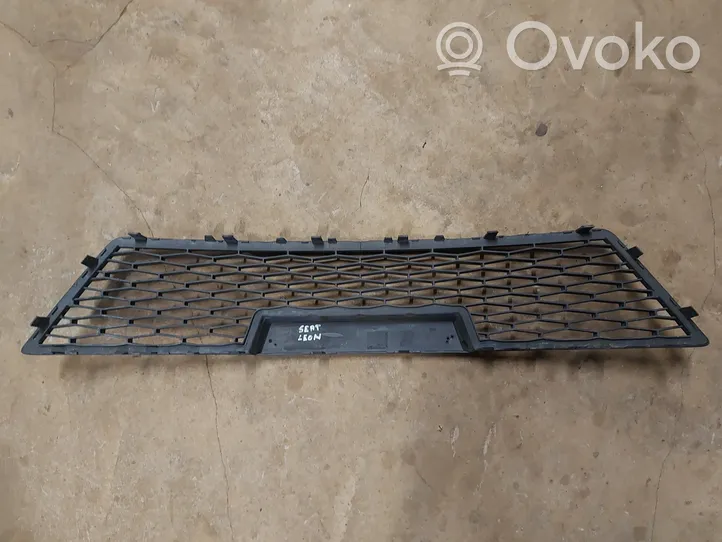 Seat Leon (1P) Mascherina inferiore del paraurti anteriore 1P0853667C