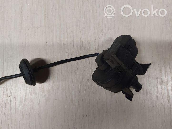 Volkswagen Tiguan Verrouillage du bouchon du réservoir de carburant 5N0810773D