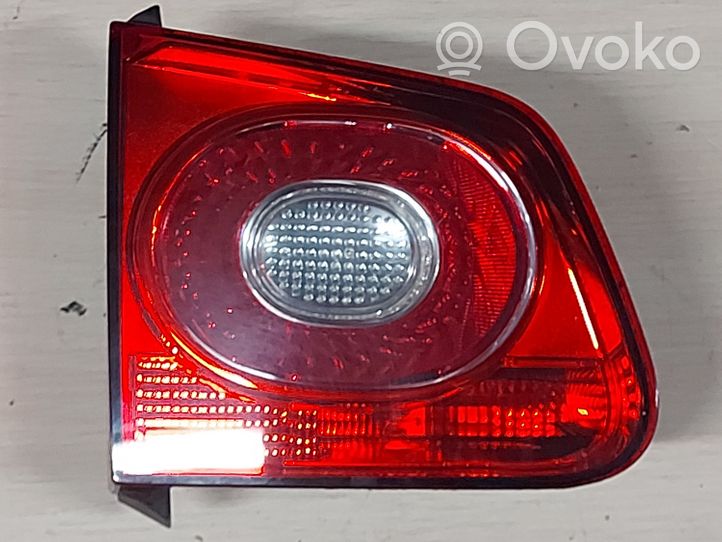 Volkswagen Tiguan Lampy tylnej klapy bagażnika 5N0945093C