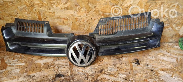 Volkswagen Golf IV Grotelės priekinės 1k0853655A