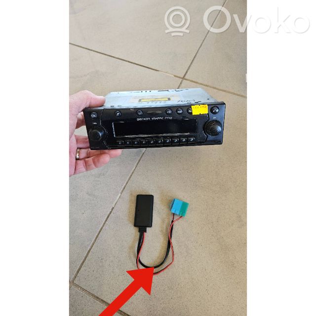Mercedes-Benz E W210 AUX in-socket connector 