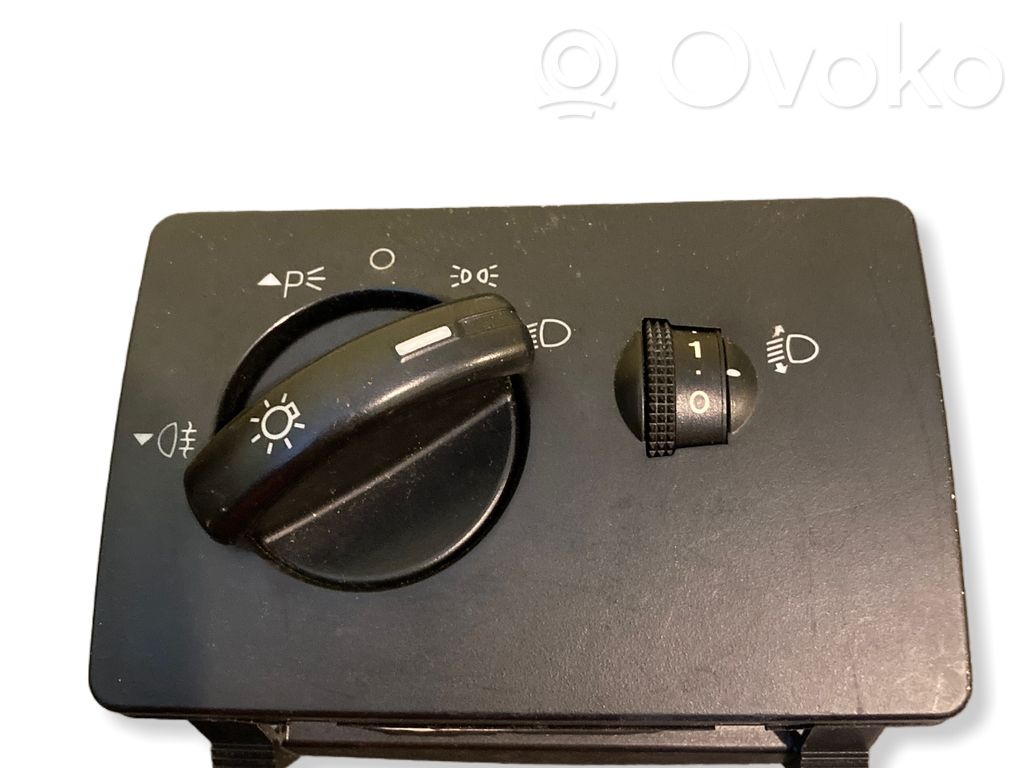 Valokatkaisija   4M5T13A024EA