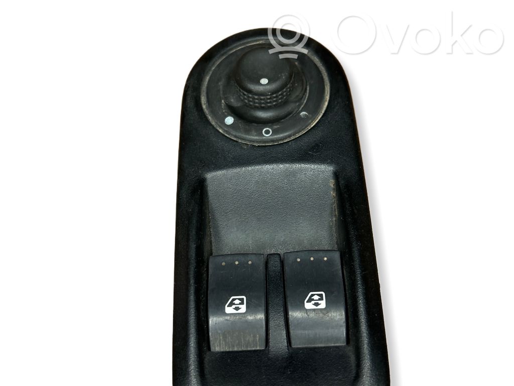 Renault Trafic II (X83) Electric window control switch 