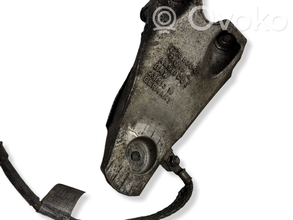 BMW 5 E60 E61 Engine mounting bracket 