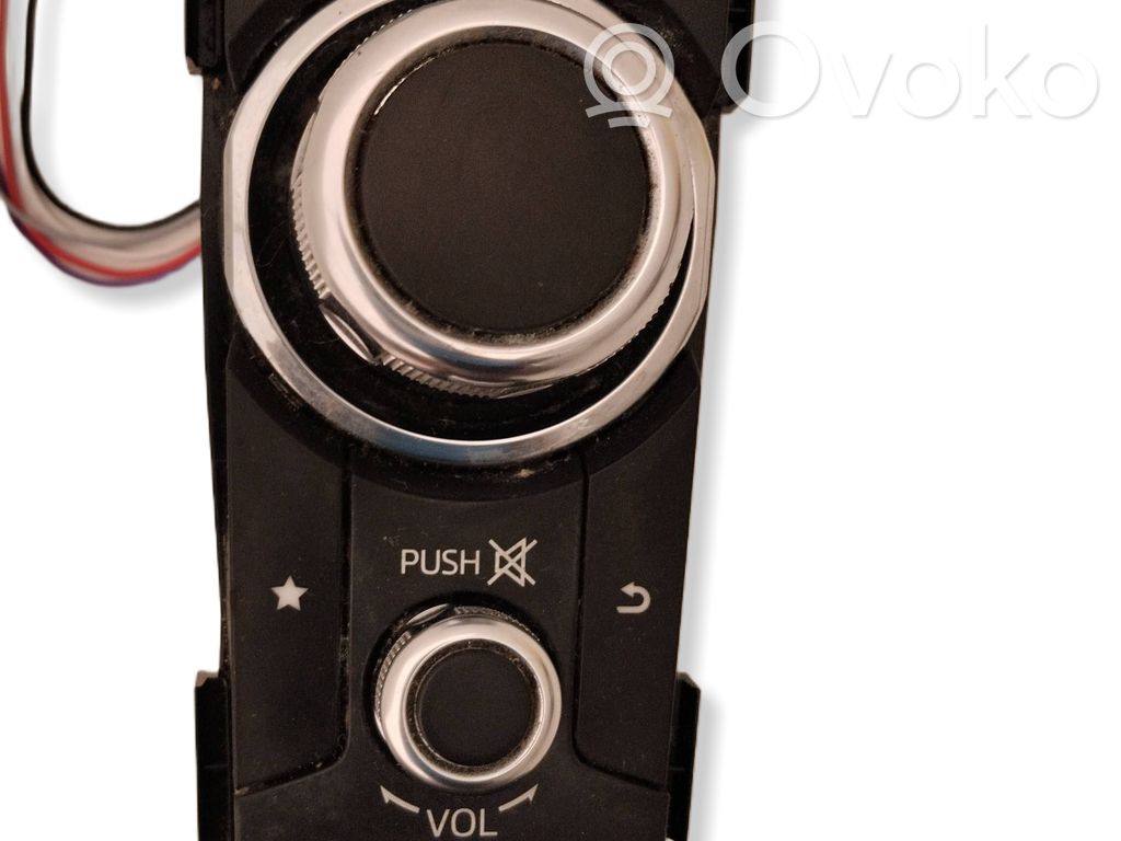 Mazda 2 Head unit multimedia control 