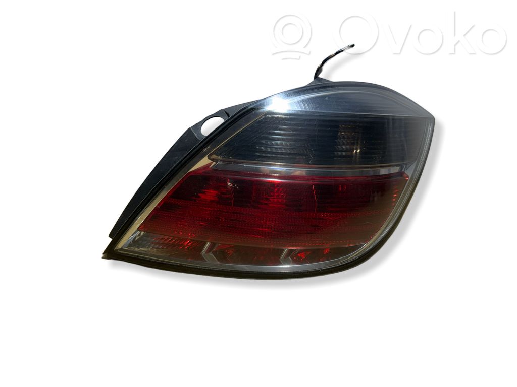 Opel Astra H Aizmugurējais lukturis virsbūvē 