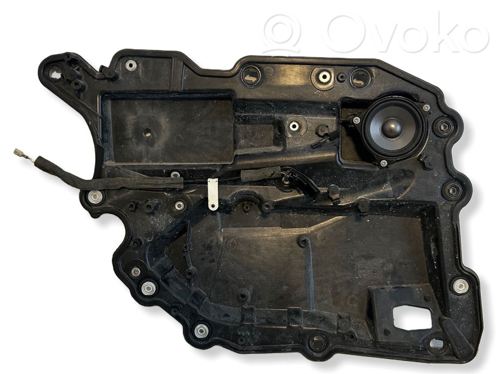 Apšuvums aizmugurējām durvīm   7026033