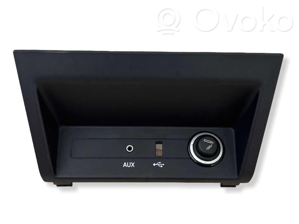 Skoda Fabia Mk3 (NJ) Enchufe conector USB 