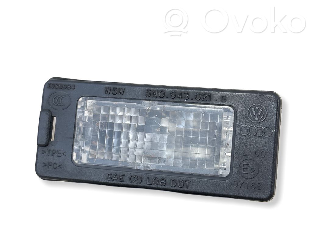 Skoda Fabia Mk3 (NJ) Lampa oświetlenia tylnej tablicy rejestracyjnej 