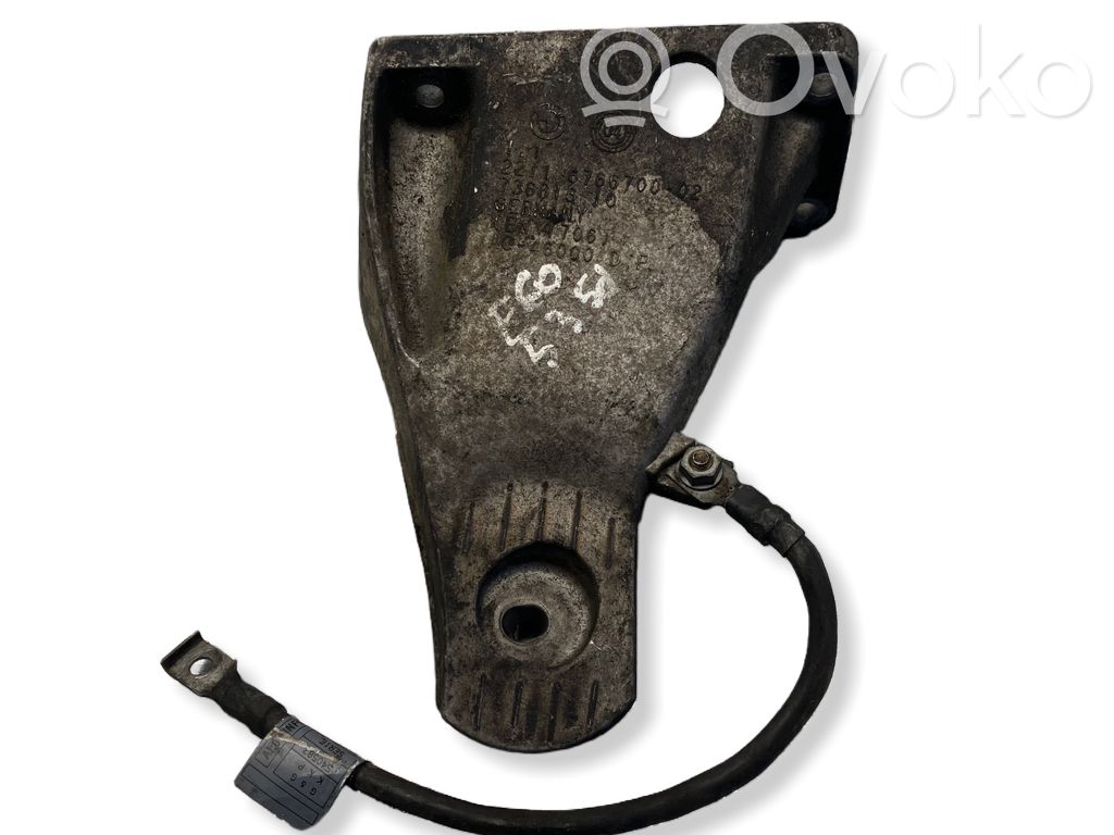 Engine mounting bracket   6766700