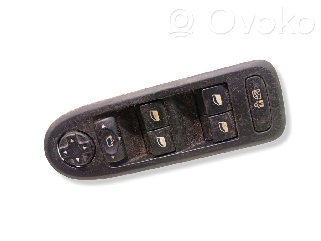 Peugeot 508 Electric window control switch 