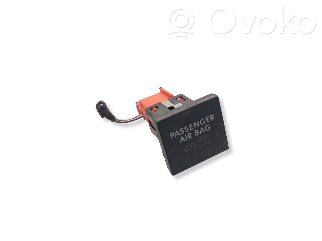 Volkswagen Caddy Passenger airbag on/off switch 