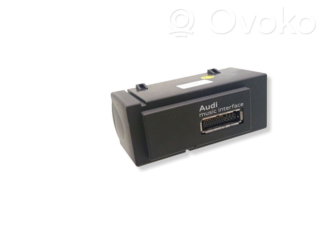 Enchufe conector USB   8V0035736