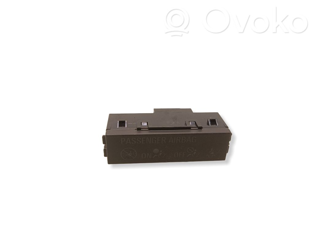 Opel Astra K Passenger airbag on/off switch 